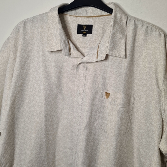 Guinness Other - Guinness Mens Paisley Shirt